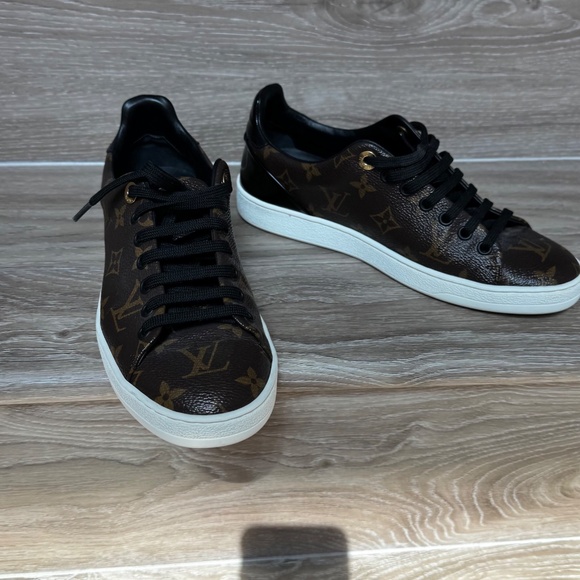 LV sneakers - Picture 6 of 9